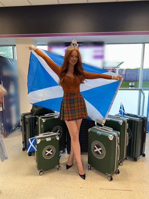 Amy đang trên đường đến Ấn Độ tham gia Miss World 2025. Ảnh: Instagram Amy Scott.