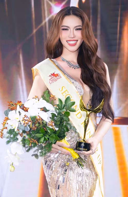 Á hậu Nguyễn Thủy Tiên cao 1m73, có số đo ba vòng 85-62-92 cm. Ảnh: FB Thủy Tiên.