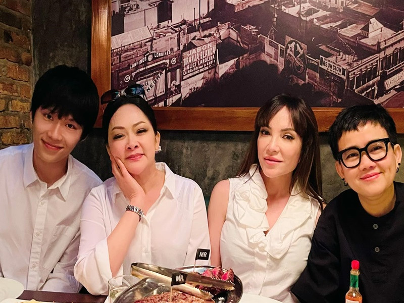 Phương Uyên và Thanh Hà dính như hình với bóng khiến nhiều người ghen tỵ.