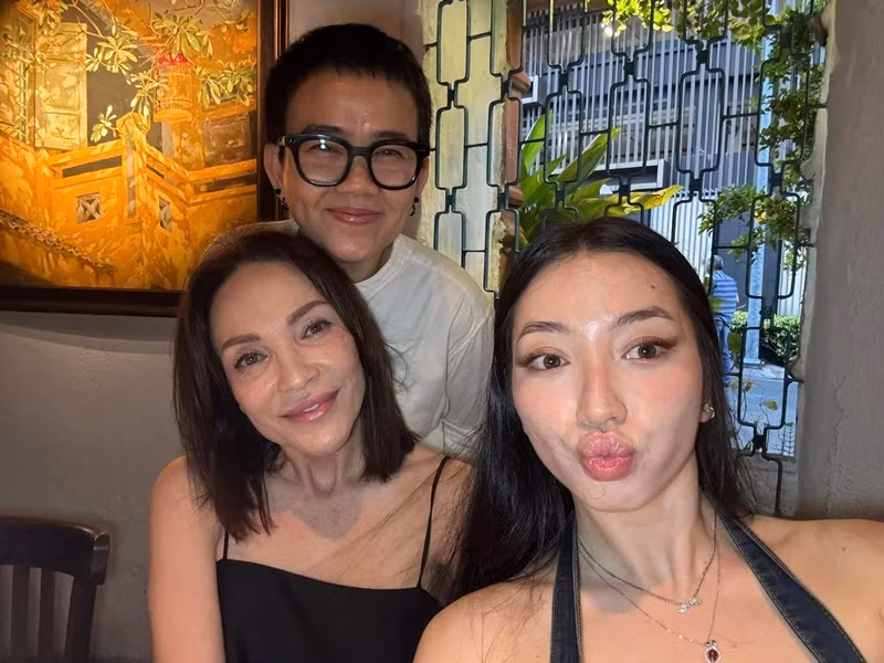 Trong cuộc phỏng vấn với Saostar, Thanh Hà chia sẻ, mối quan hệ giữa Phương Uyên và con gái riêng của cô rất tốt đẹp, cả hai tỏ ra thoải mái mỗi khi gặp nhau, nói chuyện, đi ăn cùng nhau.