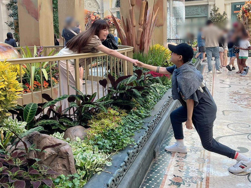 Vào tháng 10/2023, khi Thanh Hà phẫu thuật mắt, Phương Uyên luôn túc trực, động viên nửa kia. Dịp sinh nhật Thanh Hà, Phương Uyên dành tặng cho bạn đời những món quà bất ngờ.