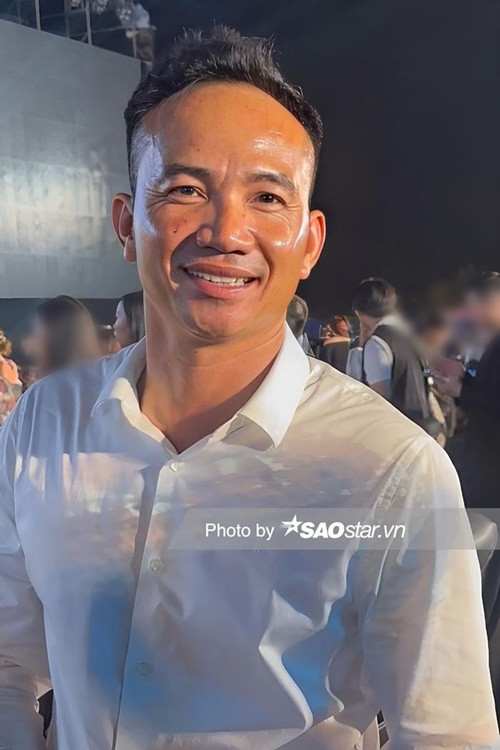 “Bố không nói nhiều nhưng sự có mặt đúng lúc luôn khiến tôi vững tâm. Đôi khi chỉ cần một cái gật đầu, một ánh nhìn yên tâm là đủ để cảm thấy mạnh mẽ hơn”, Ý Nhi chia sẻ thêm. Ảnh: Saostar.