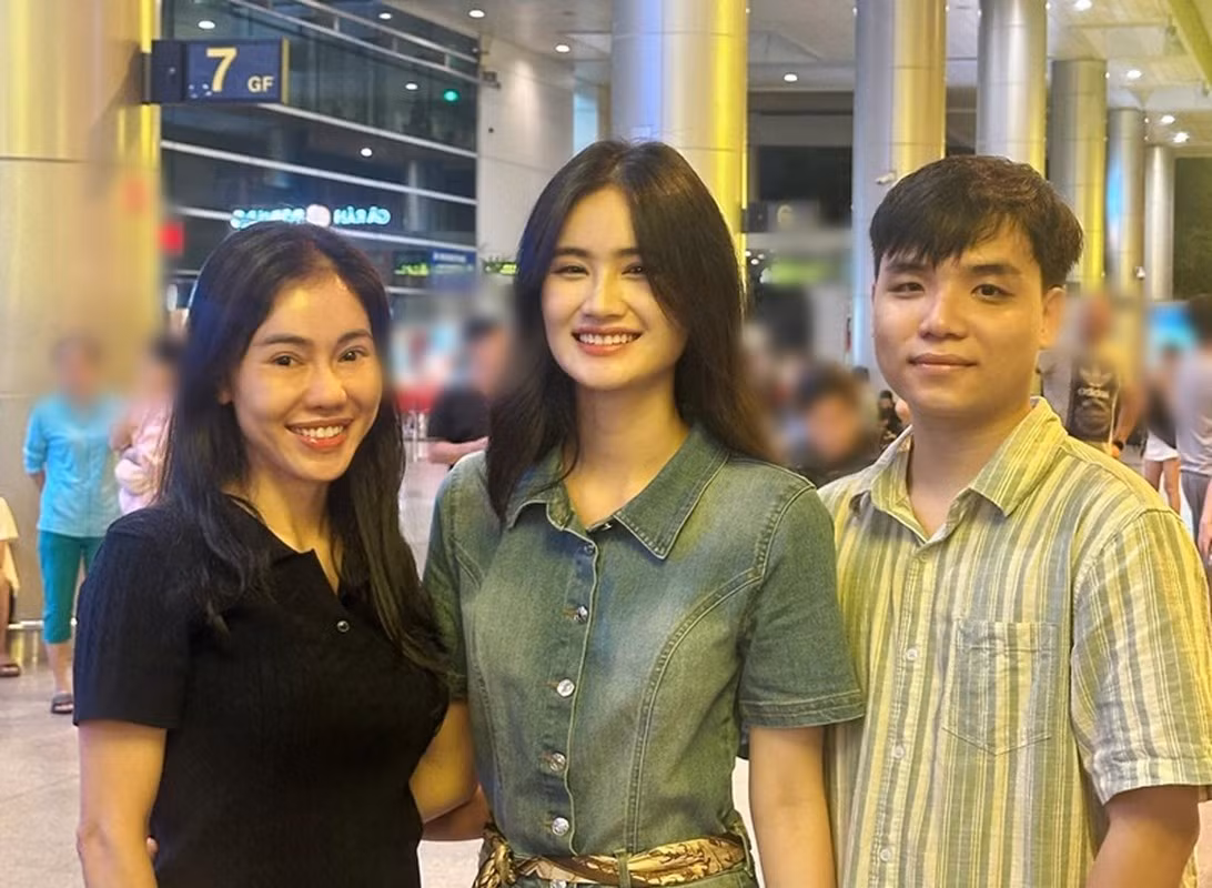 Anh Kiệt từng công khai thể hiện tình cảm dành cho Hoa hậu Ý Nhi khi cô du học Úc. Cụ thể, trên TikTok, khi Ý Nhi cập nhật hình ảnh mới, Anh Kiệt để lại bình luận: "Nhớ em". Ảnh: FB Ý Nhi.