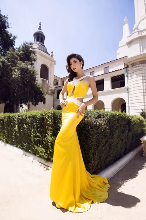 Nữ diễn viên phim Mỹ nhân kế tập trung kinh doanh online kể từ khi sang Mỹ. Thi thoảng Ngọc Quyên chụp những bức hình thời trang.