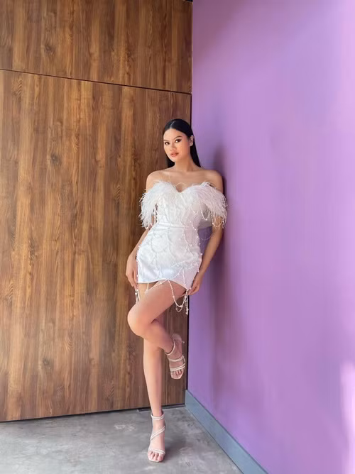 Người đẹp gốc Hải Dương sinh năm 1999, cao 1m82, có số đo ba vòng 84-65-94cm.