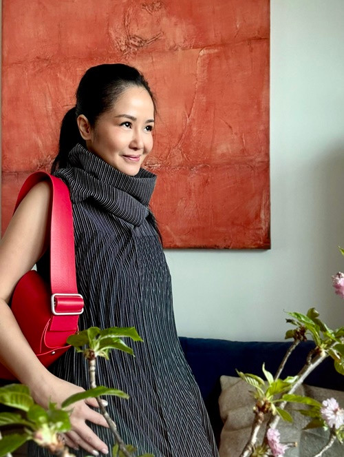 Trong cuộc phỏng vấn với VOV vào tháng 4/2025, "cô Bống" tiết lộ, cô nhận được tin chẩn đoán bệnh vào ngày 1/11/2024. Tuy nhiên, nữ ca sĩ giấu bệnh tình để hoàn thành live concert Hồng Nhung hát về Hà Nội vào ngày 30/11/2024.