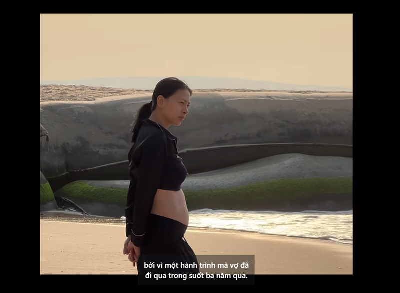 Ngô Thanh Vân khoe bụng bầu ở tuổi 46.