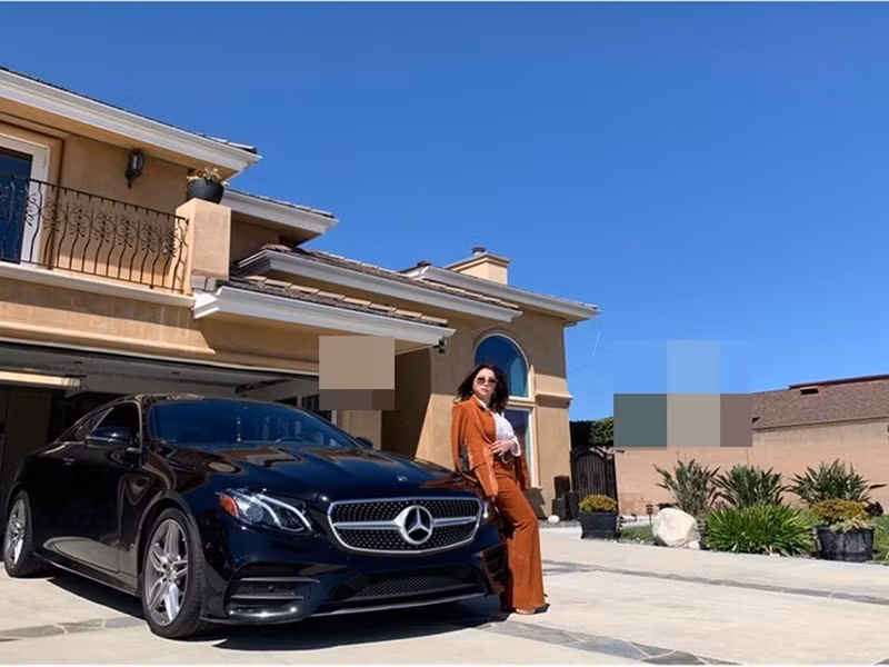 Trong cuộc phỏng vấn với Dân Việt, Minh Tuyết cho biết, vợ chồng cô cùng nắm giữ tài sản. “Nhà có tài khoản ngân hàng thì ai cũng biết hết. Cái gì thuộc về tài sản cố định cũng đứng tên chung”, nữ ca sĩ chia sẻ. Ảnh: FB Minh Tuyết.