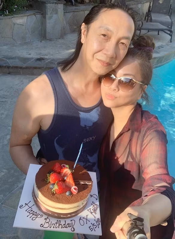 Vợ chồng Minh Tuyết có cuộc sống xa hoa trong những năm qua. Cả hai đi xe hơi sang trọng, sống trong biệt thự triệu đô ở Mỹ. Ảnh: FB Minh Tuyết.