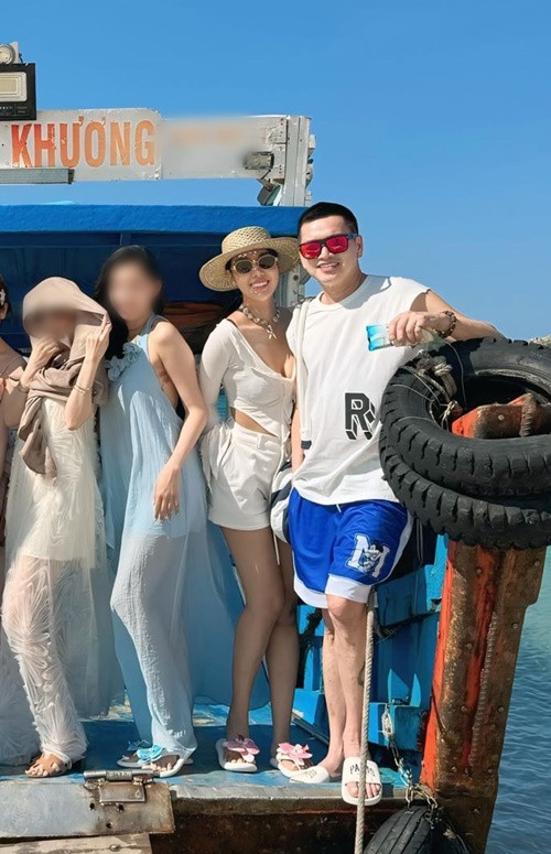 Tăng Khánh Chi khoe vẻ quyến rũ sau 6 tháng sinh con trai. Ảnh: FB Tăng Khánh Chi.