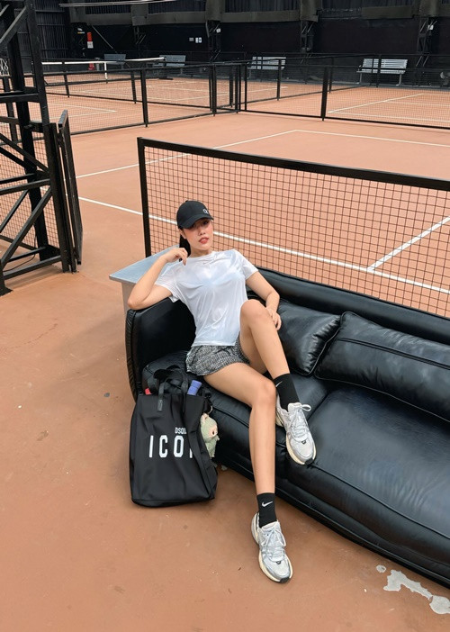 Bạn gái Quang Minh chọn trang phục năng động trên sân pickleball. Ảnh: FB Tăng Khánh Chi.