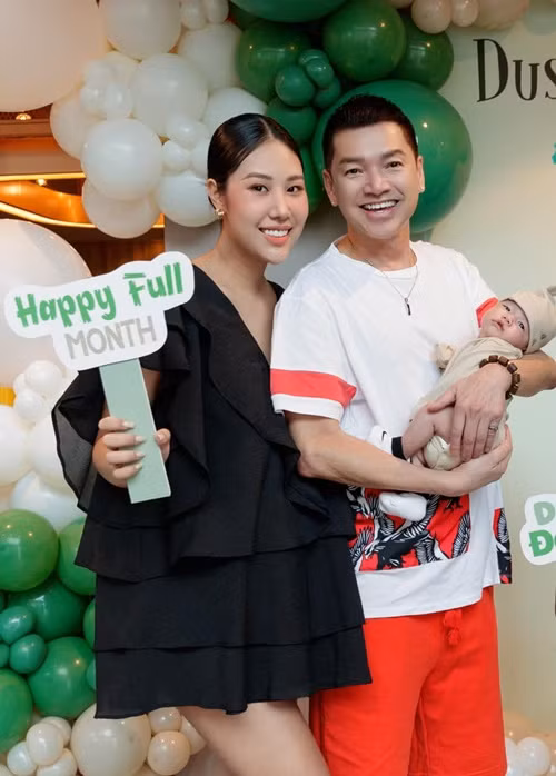 Quang Minh và Tăng Khánh Chi có một cậu con trai chung. Hiện tại, nam diễn viên chủ yếu hoạt động ở Việt Nam sau nhiều năm định cư ở Mỹ. Ảnh: FB Quang Minh.