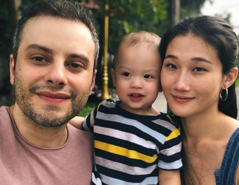 Trong cuộc phỏng vấn với Tri Thức Xanh, Kha Mỹ Vân cho biết, chồng cô là người rất tâm lý, mặc dù khá bận rộn với công việc nhưng anh vẫn luôn dành thời gian cho vợ và con trai. Ảnh: Vietnamnet.