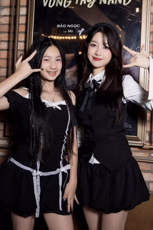 Bảo Ngọc thân thiết với Cherry - con gái Lý Hải - Minh Hà khi cả hai cùng đóng phim Lật mặt 8: Vòng tay nắng. Ảnh: FB Bảo Ngọc.