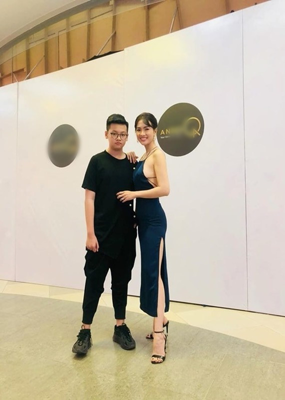 Trong cuộc phỏng vấn với Người Đưa Tin, Anh Thư tiết lộ, khi nào cô hẹn hò hay có tình cảm với ai, con trai đều biết hết.