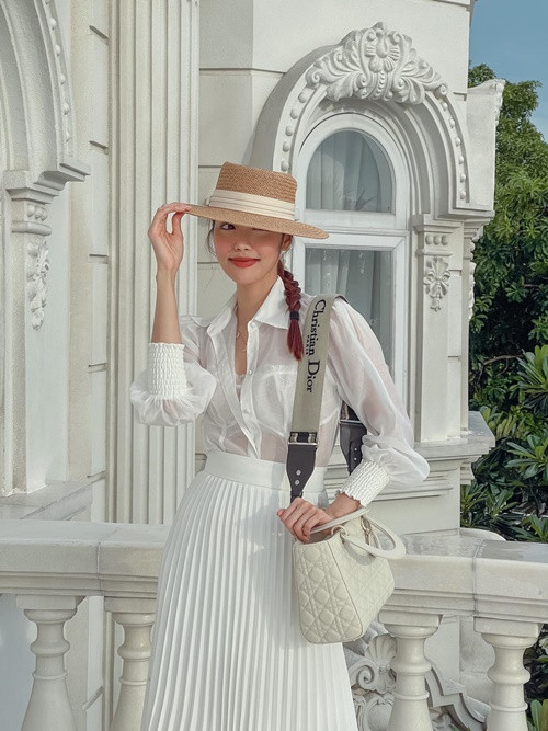 Nơi ở của vợ chồng Lan Khuê mang kiến trúc châu Âu, có nhiều góc để "sống ảo". Ảnh: FB Lan Khuê.