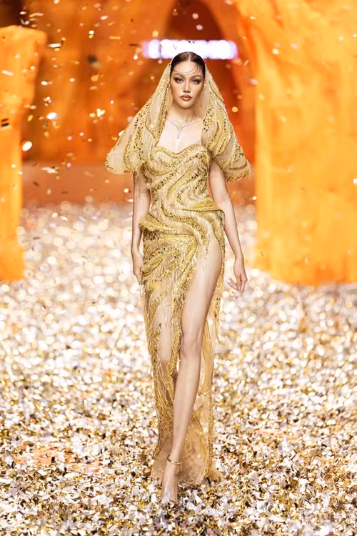 Lan Khuê có thần thái “đỉnh cao”, giữ được sắc vóc gợi cảm sau 1 lần sinh nở. Ảnh: FB Lan Khuê.