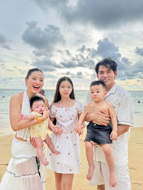 Phương Trinh Jolie - Lý Bình tổ chức đám cưới vào tháng 4/2022. Mới đây, kỷ niệm 3 năm về chung một nhà, cặp đôi đưa các con đi du lịch Thái Lan.