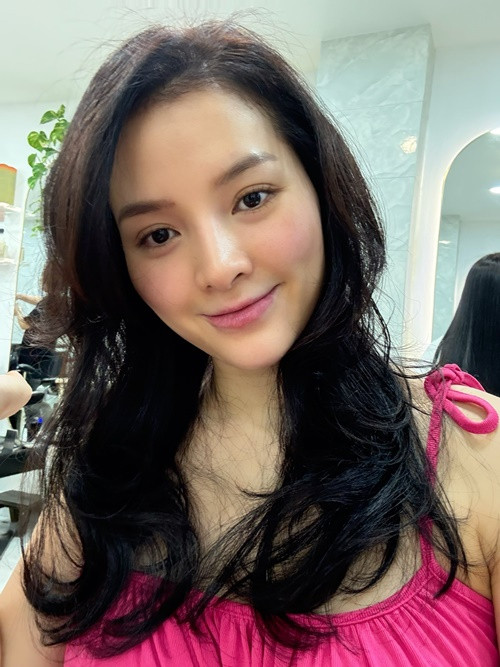 Phương Trinh Jolie sở hữu vòng một căng đầy gợi cảm nhờ phẫu thuật thẩm mỹ.