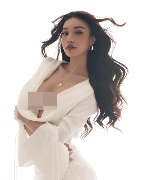 Theo Thùy Vi, chỉ khi lên thành phố làm việc, cô nhận ra bản thân sở hữu vẻ đẹp riêng và duy nhất. "Tôi tự tin hơn, tôi cười nhiều hơn và biết trân quý giá trị của nụ cười", Thùy Vi trải lòng.