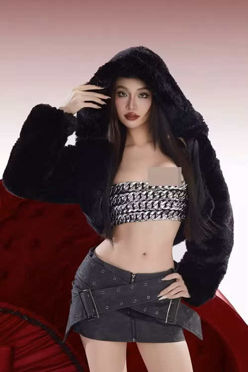 Nữ người mẫu đến từ Trà Vinh chia sẻ trên Dân Việt, cô từng bị chê miệng rộng và đô con khi còn nhỏ. Điều đó khiến Thùy Vi tự ti, khép mình và ngại nở nụ cười.