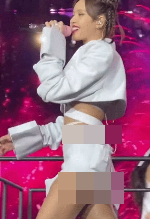 Thành viên của nhóm BlackPink chuộng trang phục ngắn trên các sân khấu âm nhạc. Ảnh: Saostar.