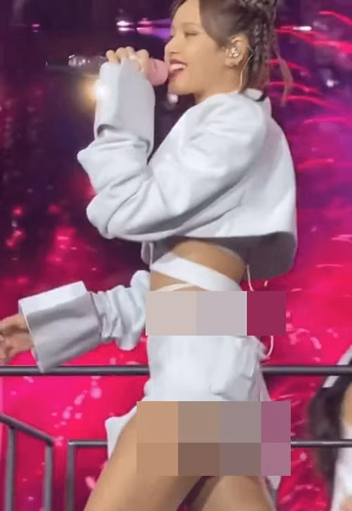 Thành viên của nhóm BlackPink chuộng trang phục ngắn trên các sân khấu âm nhạc. Ảnh: Saostar.