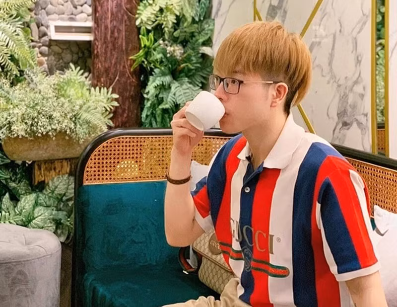 Đức Phúc chuộng đồ hiệu cá tính. Ảnh: Znews.