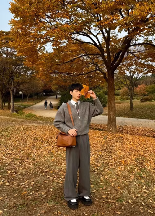 Quán quân Giọng hát Việt 2015 có cuộc sống sung túc nhờ miệt mài hoạt động nghệ thuật. Ảnh: FB Đức Phúc.