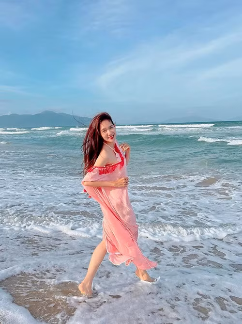 Hiện tại, cô hỗ trợ chồng sản xuất phim ảnh. Ảnh: FB Minh Hà.