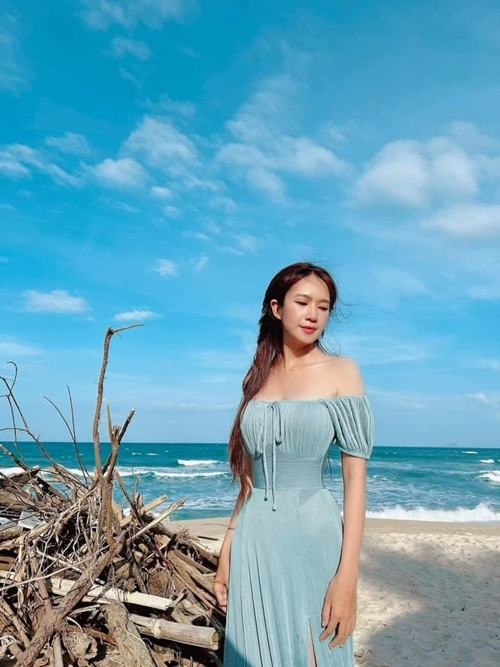 Nhiều người khen ngợi Minh Hà đầy quyến rũ khi đi biển. Ảnh: FB Minh Hà.