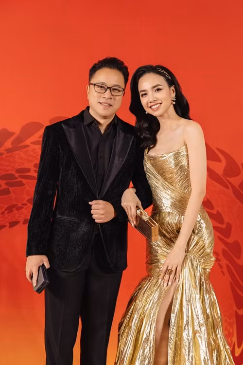 Đạo diễn Victor Vũ mê mẩn Đinh Ngọc Diệp, luôn yêu thương, chiều chuộng nữ diễn viên. Ảnh: FB Đinh Ngọc Diệp.