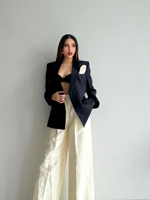 Võ Hoàng Yến thu nhỏ vòng một để tự tin diện trang phục của các nhà thiết kế.