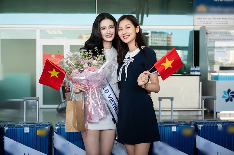 Quế Anh, Hạnh Nguyên, Minh Kiên, Bùi Khánh Linh, Cẩm Ly, …. có mặt ở sân bay để cổ vũ Ý Nhi.