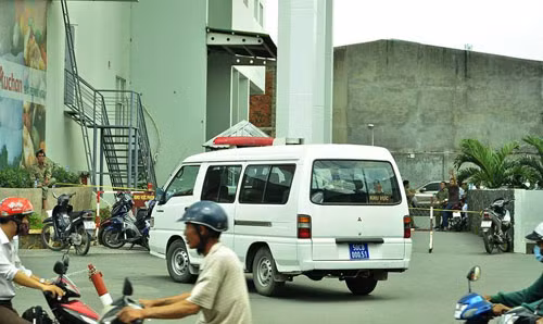 TPHCM: Hoang hon khi phat hien thi the nguoi trong bao tai-Hinh-2