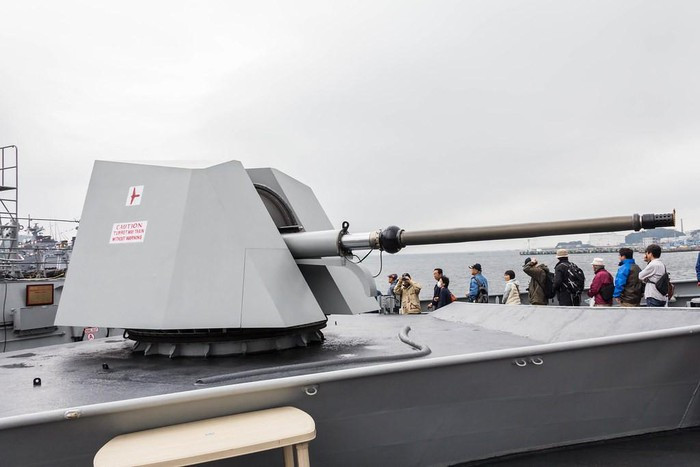 Với độ chính xác không tưởng, phiên bản của pháo hạm OTO Melara 76mm còn được phát triển để thành pháo phòng không di động mặt đất.