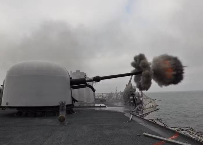 So với pháo của Nga và Trung Quốc, pháo hạm OTO Melara có cơ số đạn ít hơn hẳn, tuy nhiên với chế độ tự động, OTO Melara lại không quá tốn thời gian cho việc nạp đầy buồng đạn.