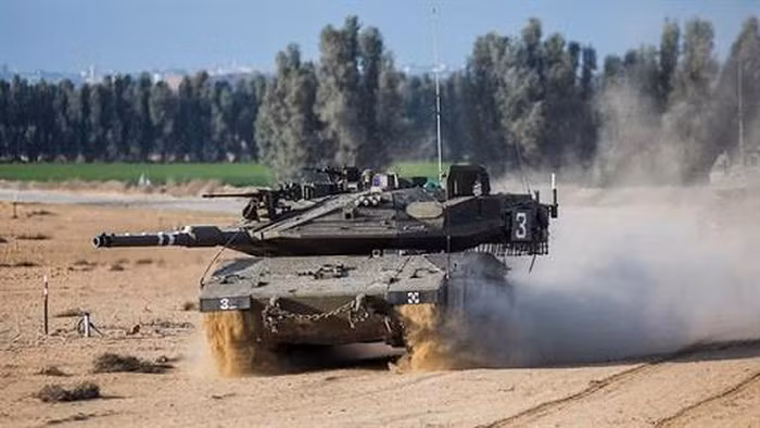 Đầu tiên, xe tăng chiến đấu chủ lực Merkava IV của Israel xứng đáng được coi là một trong những MBT hiệu quả và đáng tin cậy nhất trên thế giới, nhưng nó lại không thể tự hào về tốc độ cao.