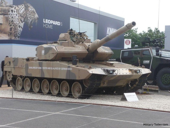 Hiện tại Leopard 2A7 đang phục vụ không chỉ trong Bundeswehr mà còn nhiều quân đội khác trên thế giới. Bản sửa đổi Revolution dựa trên Leopard 2A4 cũng có tốc độ cao.