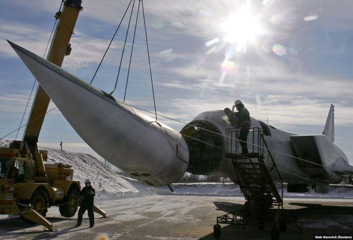 Trong khi đó có tới 60 máy bay ném bom chiến lược Tu-22 với các phiên bản bị phá hủy hoàn toàn.