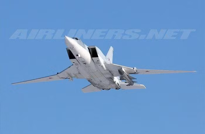 Máy bay được sử dụng chính để mang tên lửa Kh-22 là Tu-22, Tu-95 và Tu-160.