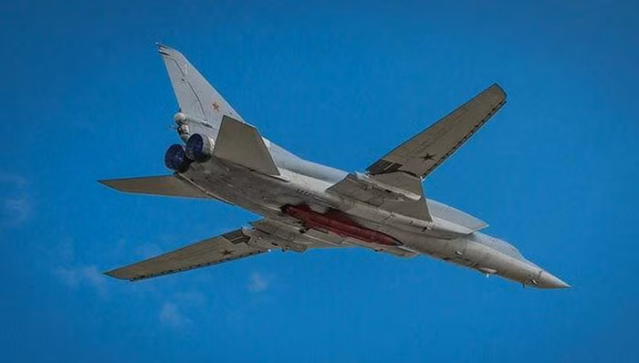 Tuy vậy cả Nga và Mỹ đều không muốn Ukraine trở thành một tiềm lực quân sự mới cạnh tranh với họ.