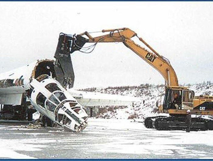 Sau khi Liên Xô sụp đổ Ukraine nhận được số lượng vũ khí khủng từ Liên Xô, đáng chú ý trong số này có máy bay ném bom Tu-22 và tên lửa hành trình diệt hạm Kh-22. Được biết tên lửa Kh-22 kết hợp với máy bay Tu-22 trở thành thứ vũ khí đáng sợ nhất cho hạm đội đối phương, đặc biệt là tàu sân bay.