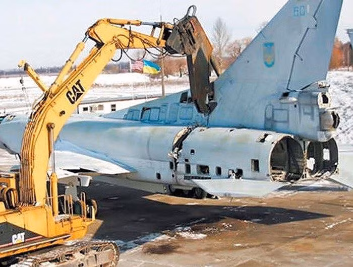 Tuy nhiên có một sự thật ít biết rằng, dù có muốn giữ lại số vũ khí này thì các nước khác cũng không để cho Ukraine làm điều đó, cụ thể là Nga và Mỹ.