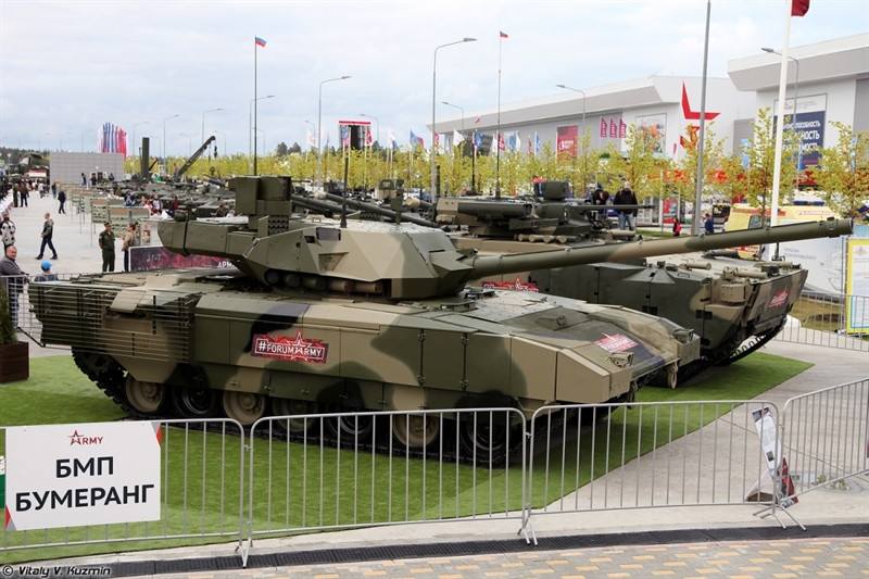 Belarus cho đến nay phụ thuộc vào xe tăng T-72B hiện đại hóa. Tuy nhiên, nước láng giềng Ba Lan muốn mua K2 Black Panther tiên tiến của Hàn Quốc. Để duy trì cân bằng quân sự với Warsaw, Minsk có thể sẽ mua những chiếc xe tăng mới nhất từ Nga.