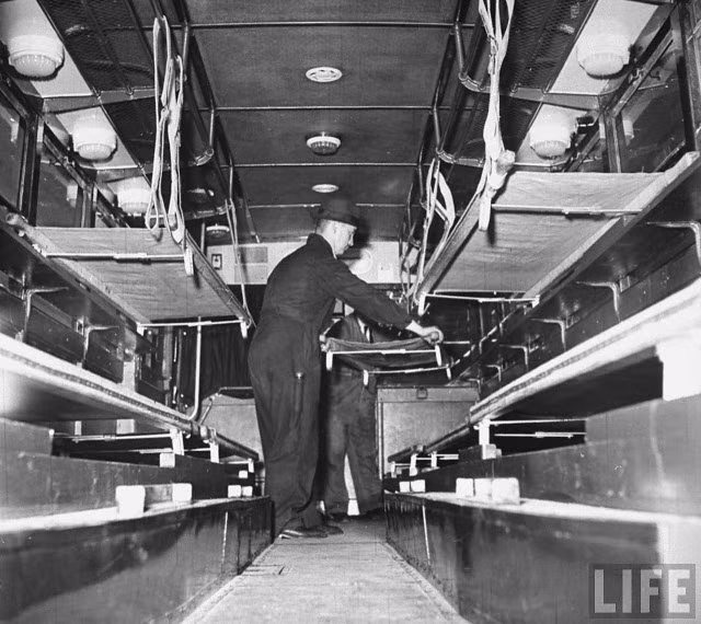 Một đoàn tàu cũng được sử dụng làm xe cứu thương.