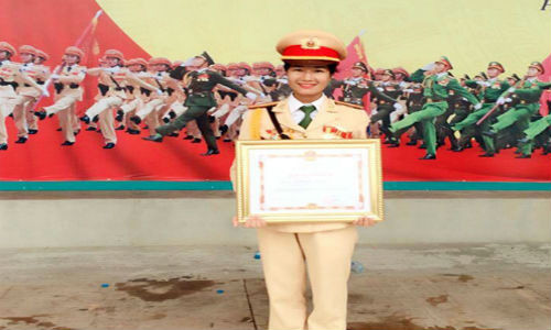 Gap go nu canh sat Hai Phong da tai cuc xinh-Hinh-2