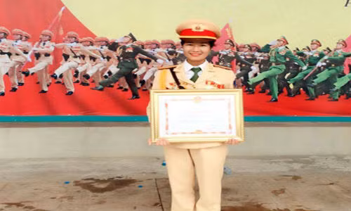 Gap go nu canh sat Hai Phong da tai cuc xinh-Hinh-2