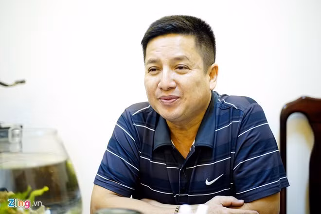 NSƯT Chí Trung hiện là Phó giám đốc Nhà hát Tuổi trẻ. Anh được bổ nhiệm giữ cương vị này từ ngày 6/3/2013. Nam nghệ sĩ có 38 năm gắn bó với sân khấu và từng là trưởng đoàn kịch II của nhà hát. Trong cuộc trò chuyện với phóng viên Zing.vn cách đây vài tháng, Chí Trung tiết lộ: "Lương Phó giám đốc của tôi là 7 triệu, vợ diễn viên là 5 triệu. Còn các con đi thử việc đã chục chiều rồi".