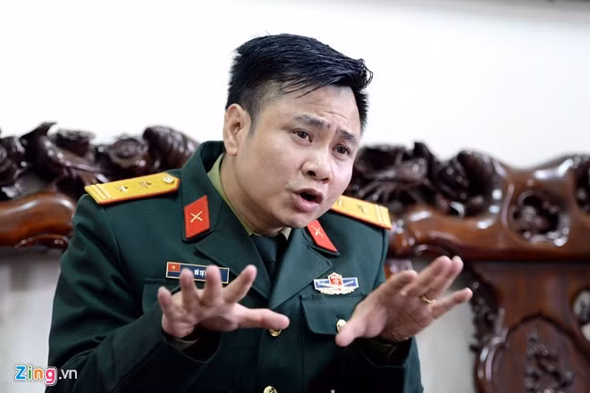 NSND Tự Long đang là Phó giám đốc Nhà hát Chèo Quân đội. Anh đảm nhiệm chức vụ này từ ngày 15/9/2014. Trước đó, Tự Long là nghệ sĩ trực thuộc đoàn chèo Tổng cục Hậu cần Bộ Quốc phòng. Anh mang quân hàm trung tá cách đây 3 năm và từng có 2 năm làm đội phó đội diễn viên, hai năm làm đội trưởng trước khi được bổ nhiệm chức danh phó giám đốc.